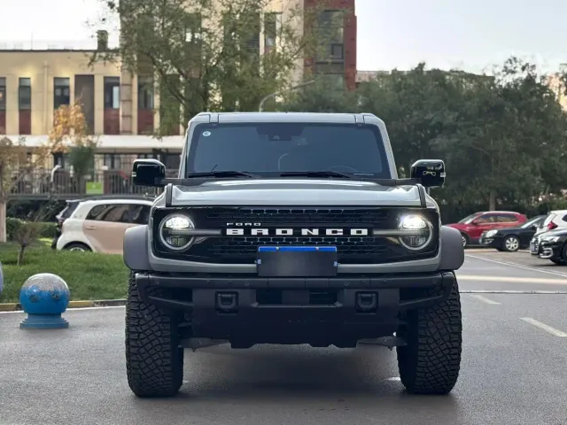 Ford Bronco — Фото автомобиля 2
