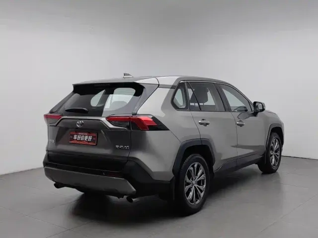 Toyota RAV4 — Фото автомобиля 2