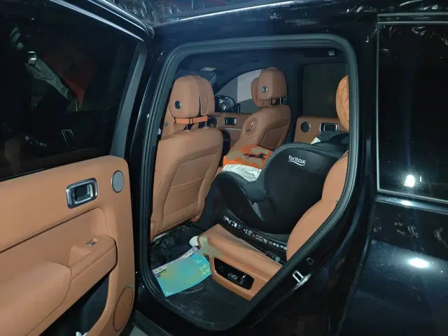 Li Auto L8 — Фото автомобиля 13