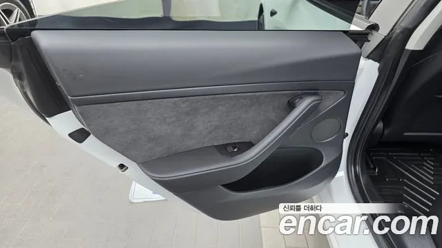 Tesla Model 3 — Фото автомобиля 22