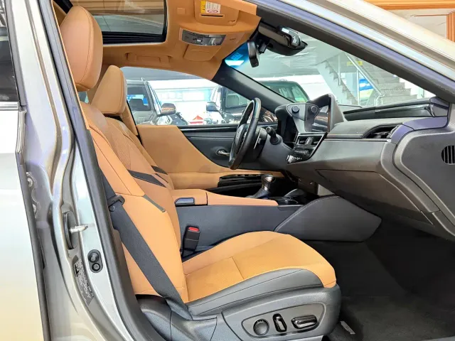 Lexus ES — Фото автомобиля 14