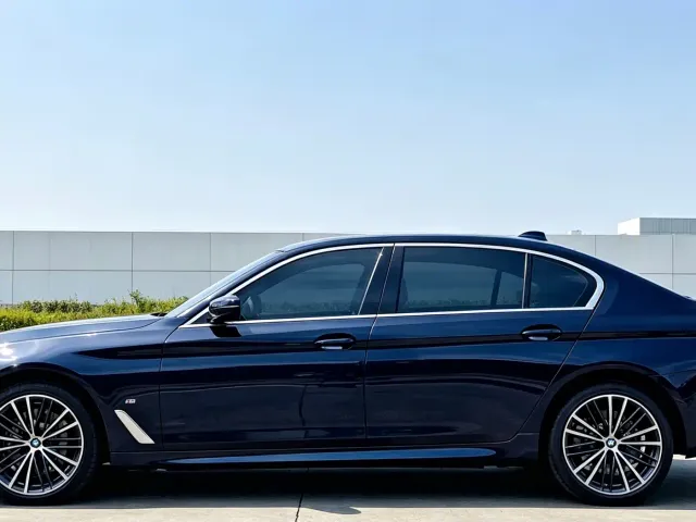 BMW 5 Series — Фото автомобиля 3