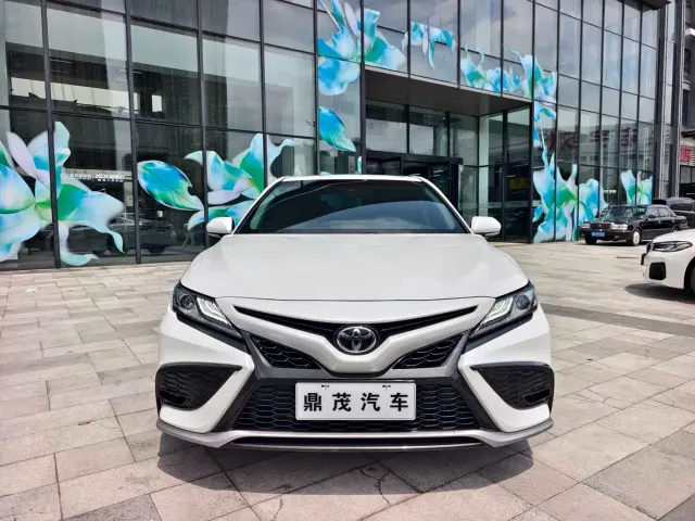 Toyota Camry — Фото автомобиля 2