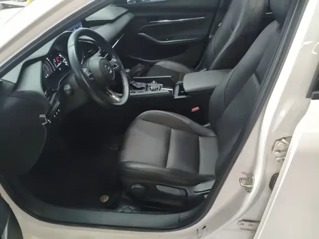 Mazda Axela — Фото автомобиля 14