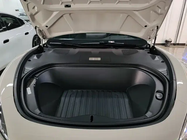 Xiaomi SU7 — Фото автомобиля 19