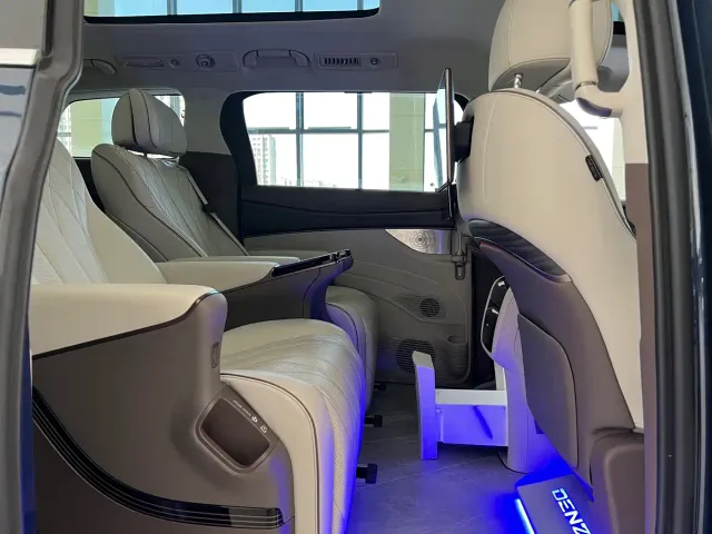 Denza D9 — Фото автомобиля 10