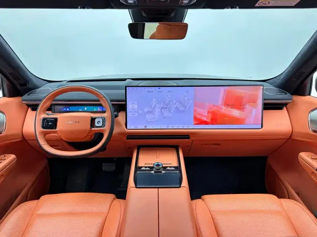 Lynk & Co 900 — Фото автомобиля 10