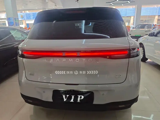 Leapmotor B10 — Фото автомобиля 21
