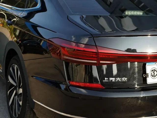 Volkswagen Passat — Фото автомобиля 14