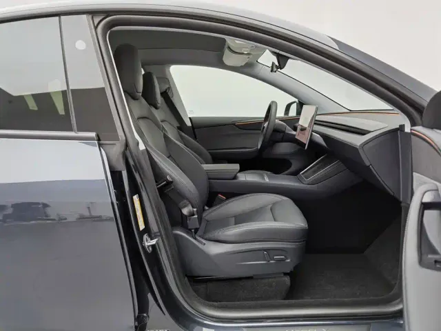 Tesla Model Y 2025 Rear-Wheel Drive — Фото автомобиля 23