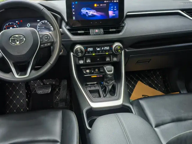 Toyota RAV4 — Фото автомобиля 11