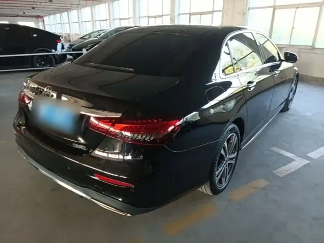Mercedes-Benz E-Class — Фото автомобиля 6