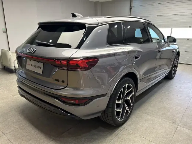 Audi Q6L e-tron — Фото автомобиля 3