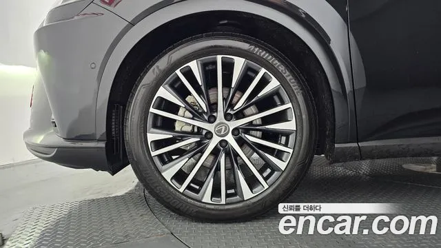 Lexus RX — Фото автомобиля 5
