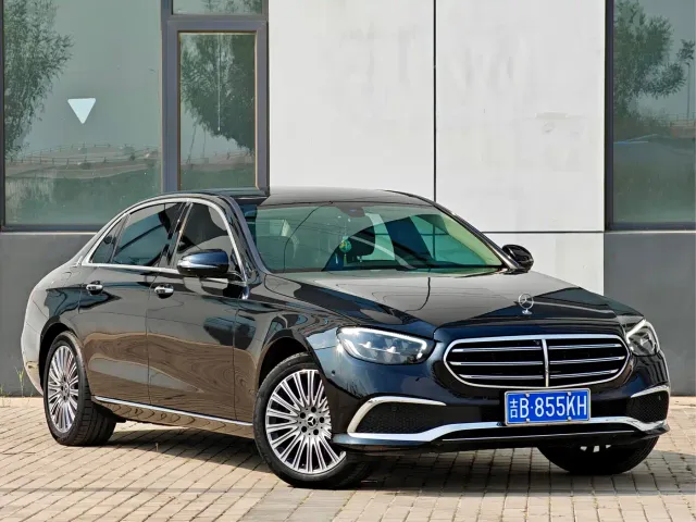 Mercedes-Benz E-Class — Фото автомобиля 3