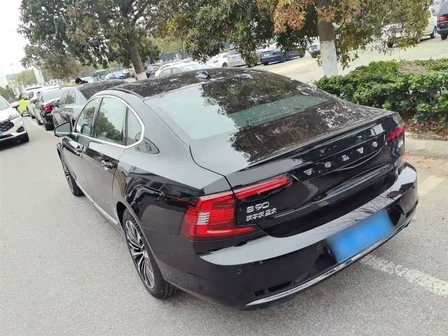 Volvo S90 — Фото автомобиля 22