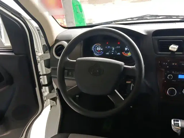 Changan Ruixing EM60 — Фото автомобиля 10