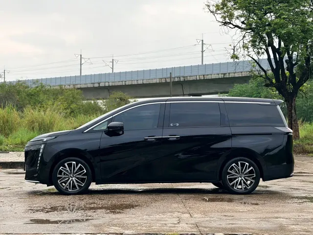 GAC Trumpchi E8 — Фото автомобиля 4