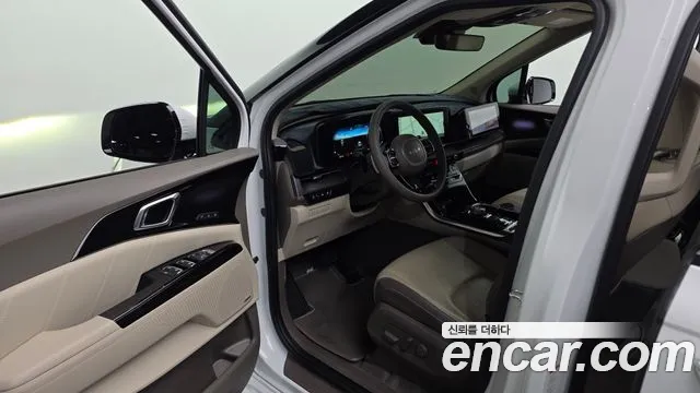Kia Carnival Generation 4 — Фото автомобиля 10