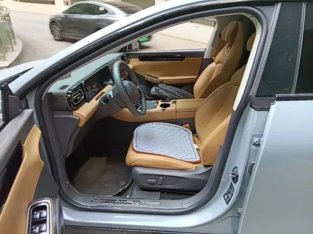 Leapmotor C01 — Фото автомобиля 14