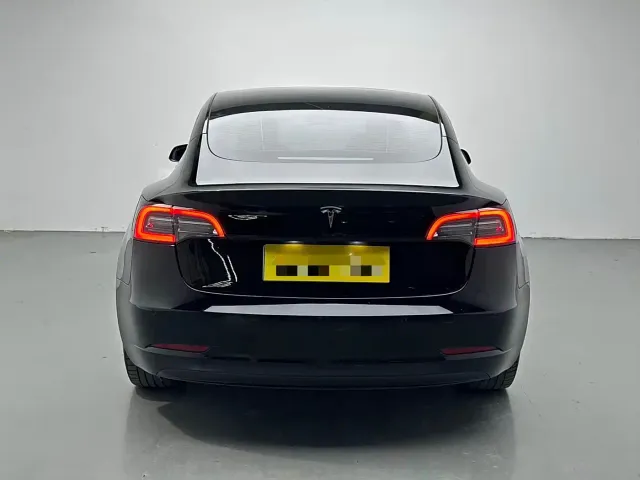 Tesla Model 3 — Фото автомобиля 8