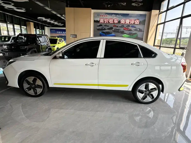 Dongfeng Fengshen E70 — Фото автомобиля 3