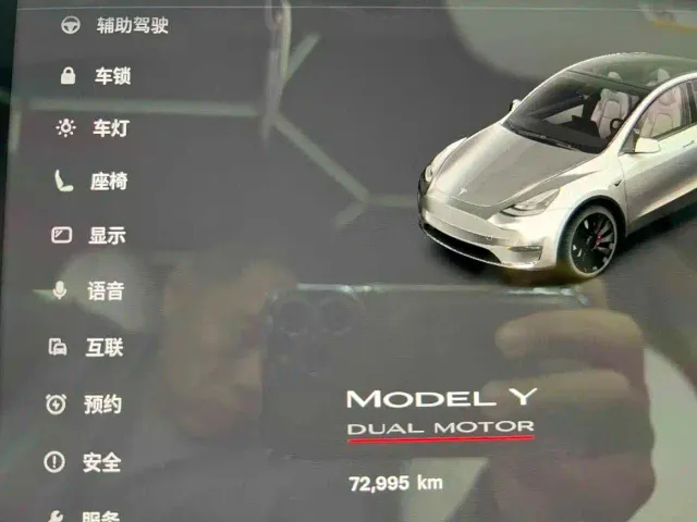 Tesla Model Y — Фото автомобиля 12