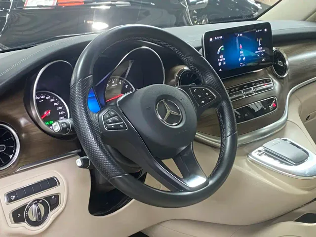 Mercedes-Benz V-Class — Фото автомобиля 2
