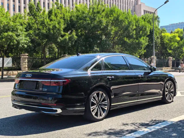 Audi A8 — Фото автомобиля 15