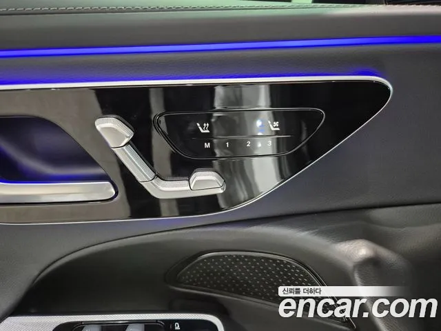 Mercedes-Benz E-Class — Фото автомобиля 12