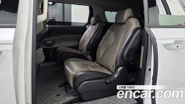 Kia Carnival Generation 4 — Фото автомобиля 16