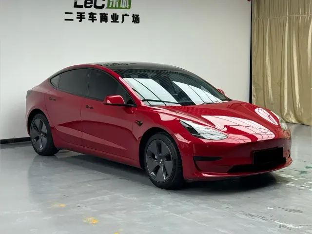 Tesla Model 3 — Фото автомобиля 3
