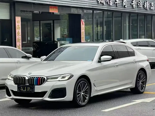 Фотография автомобиля — BMW 5 Series