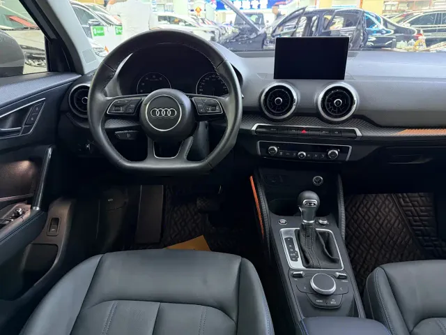 Audi Q2L — Фото автомобиля 10