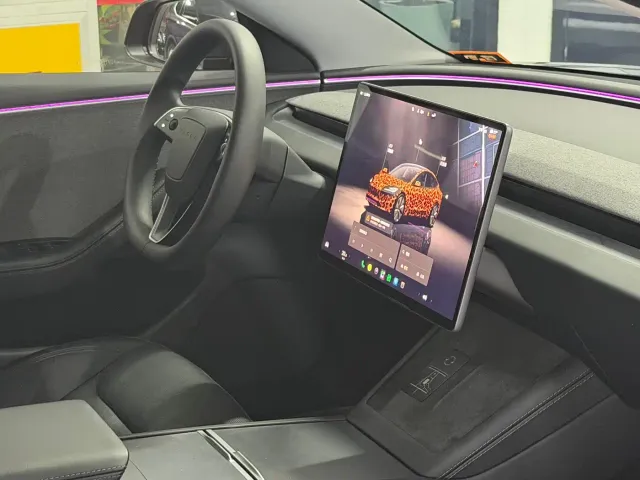 Tesla Model 3 — Фото автомобиля 14