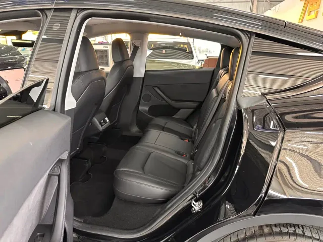Tesla Model Y — Фото автомобиля 12