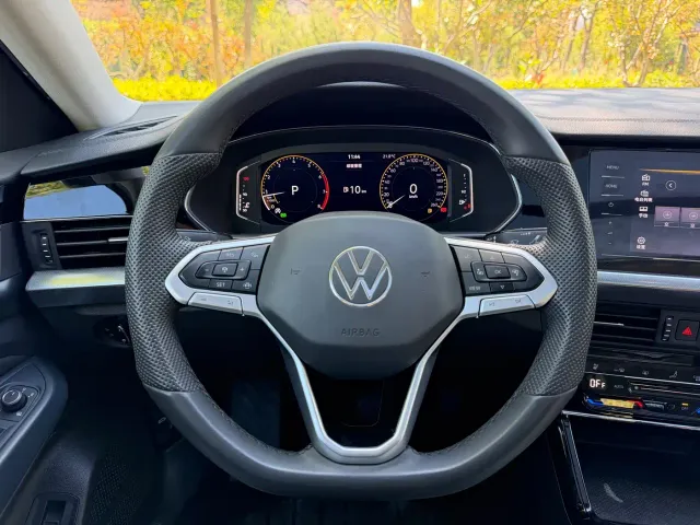 Volkswagen Passat — Фото автомобиля 8