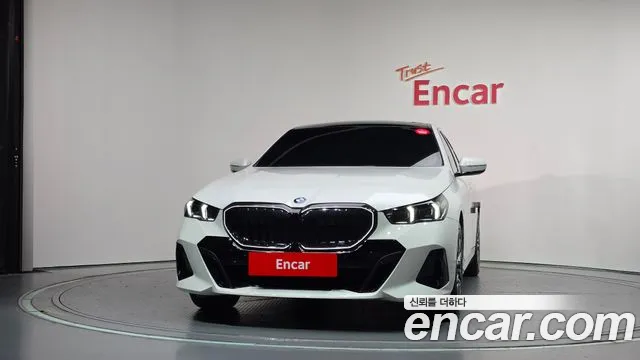 BMW 5 Series G60 — Фото автомобиля 3