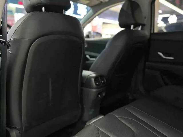 Hyundai Elantra — Фото автомобиля 3
