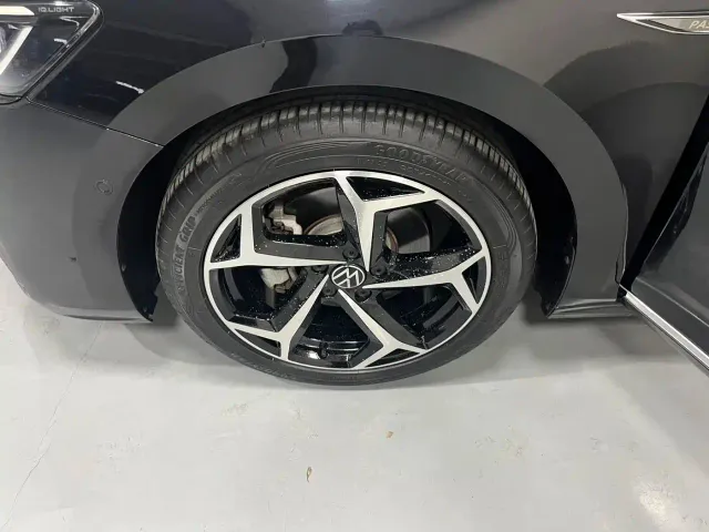 Volkswagen Passat — Фото автомобиля 16
