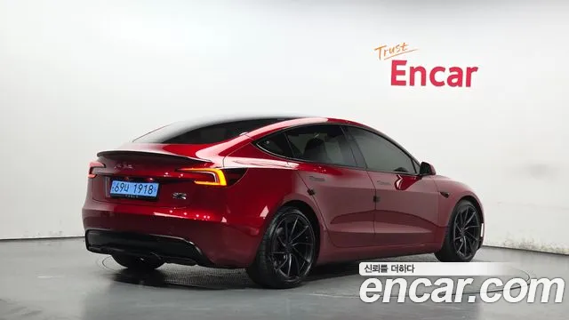 Tesla Model 3 — Фото автомобиля 2