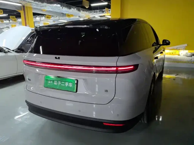Li Auto i8 — Фото автомобиля 6