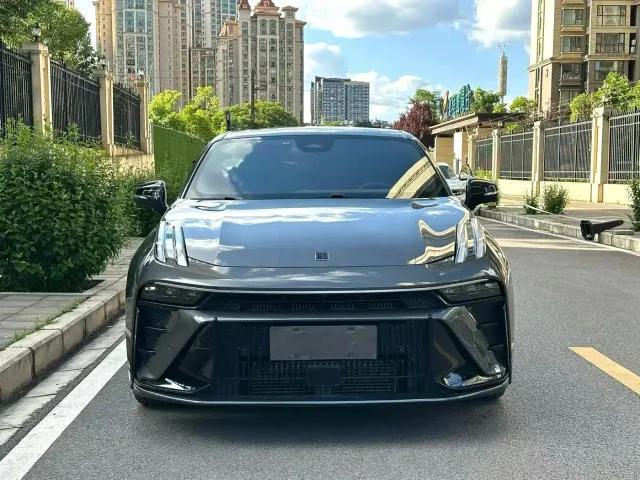 Lynk & Co 03 — Фото автомобиля 2