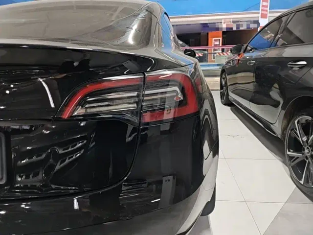 Tesla Model 3 — Фото автомобиля 7