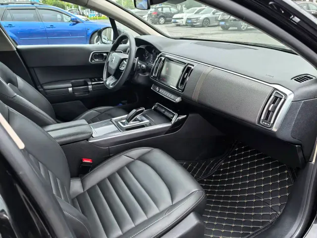Citroen C6 — Фото автомобиля 12
