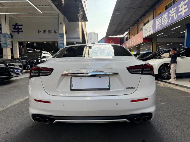 Maserati Ghibli — Фото автомобиля 22