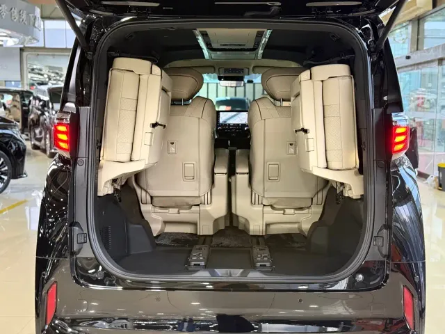Toyota Alphard — Фото автомобиля 23