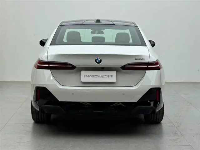 BMW 5 Series — Фото автомобиля 5