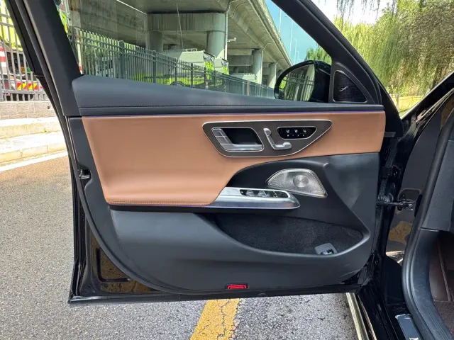 Mercedes-Benz E-Class — Фото автомобиля 5