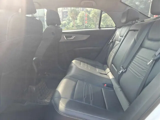 BYD Qin — Фото автомобиля 6